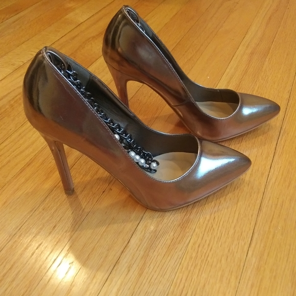 Pumps - Picture 3 of 8